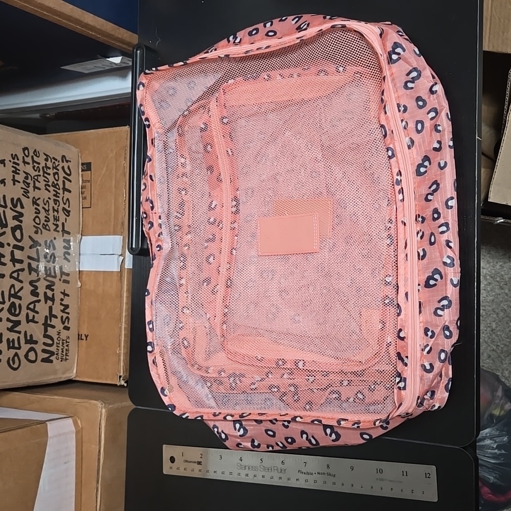 Travel set of laundry/organizer bags
